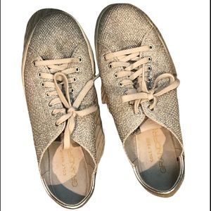 👠sparkly silver shoes